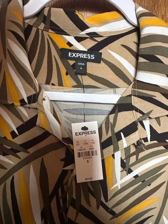 Express Short Sleeve Button Up Shirt - Picture 2 of 4